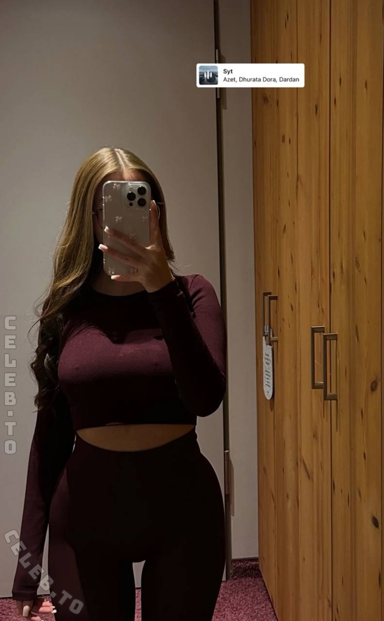Lauraaasmk nude photo 6