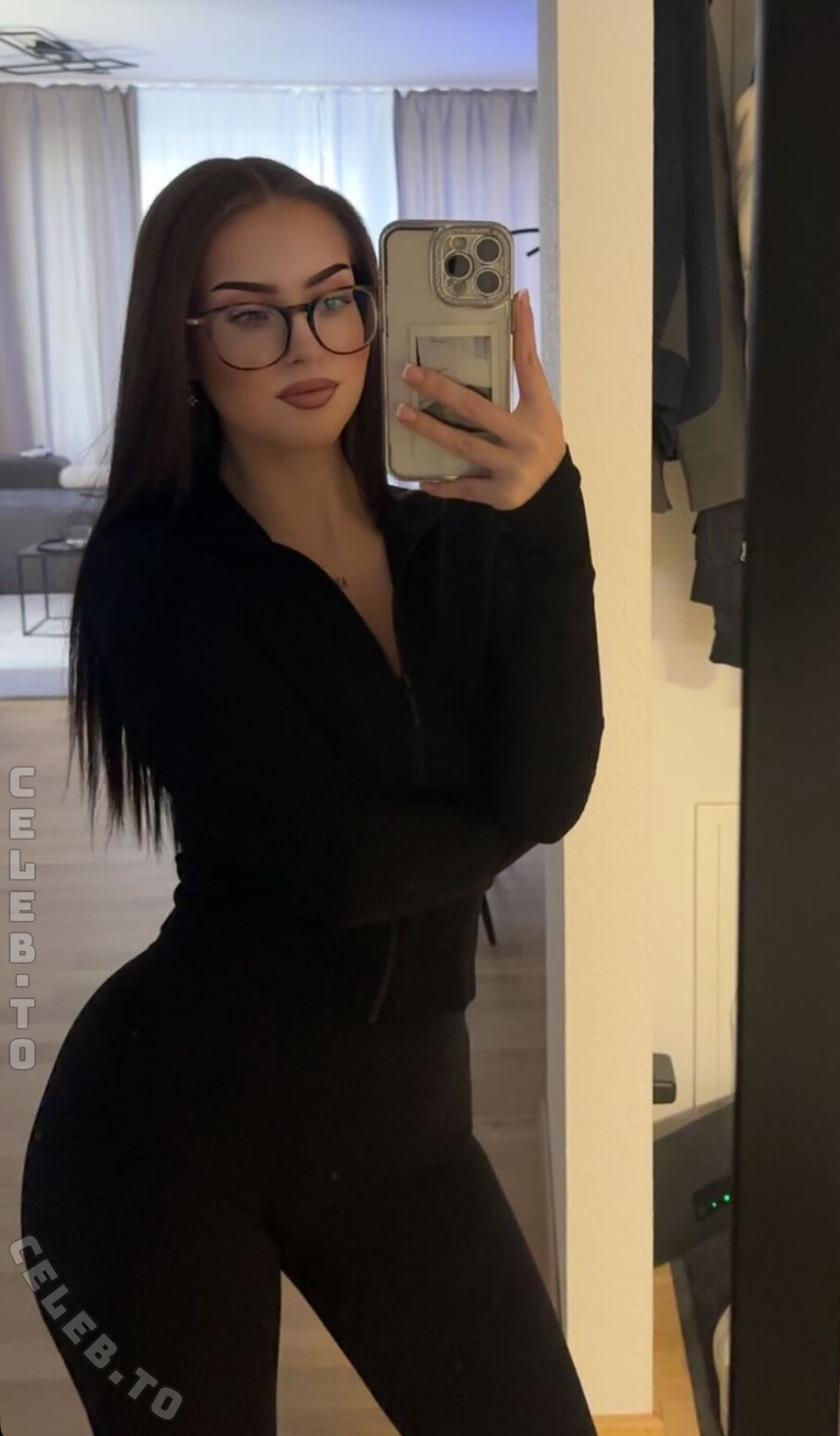 Lauraaasmk nude photo 7
