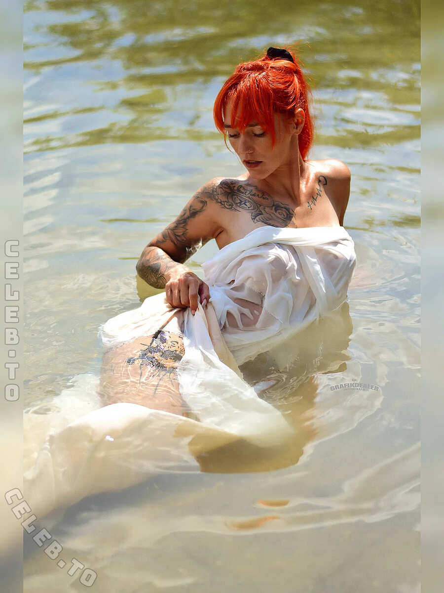 Laurachemie nude photo 2