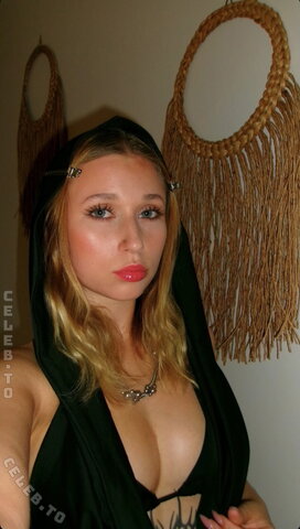 Laura.fltn nude photo 8