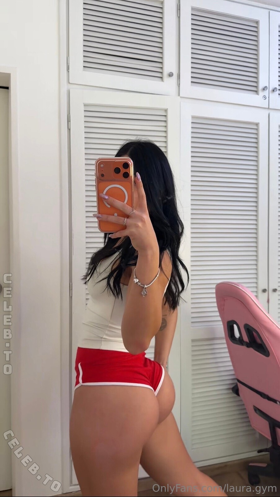 laura.gym nude photo 2