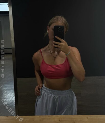 Laura.hsmr nude photo 16