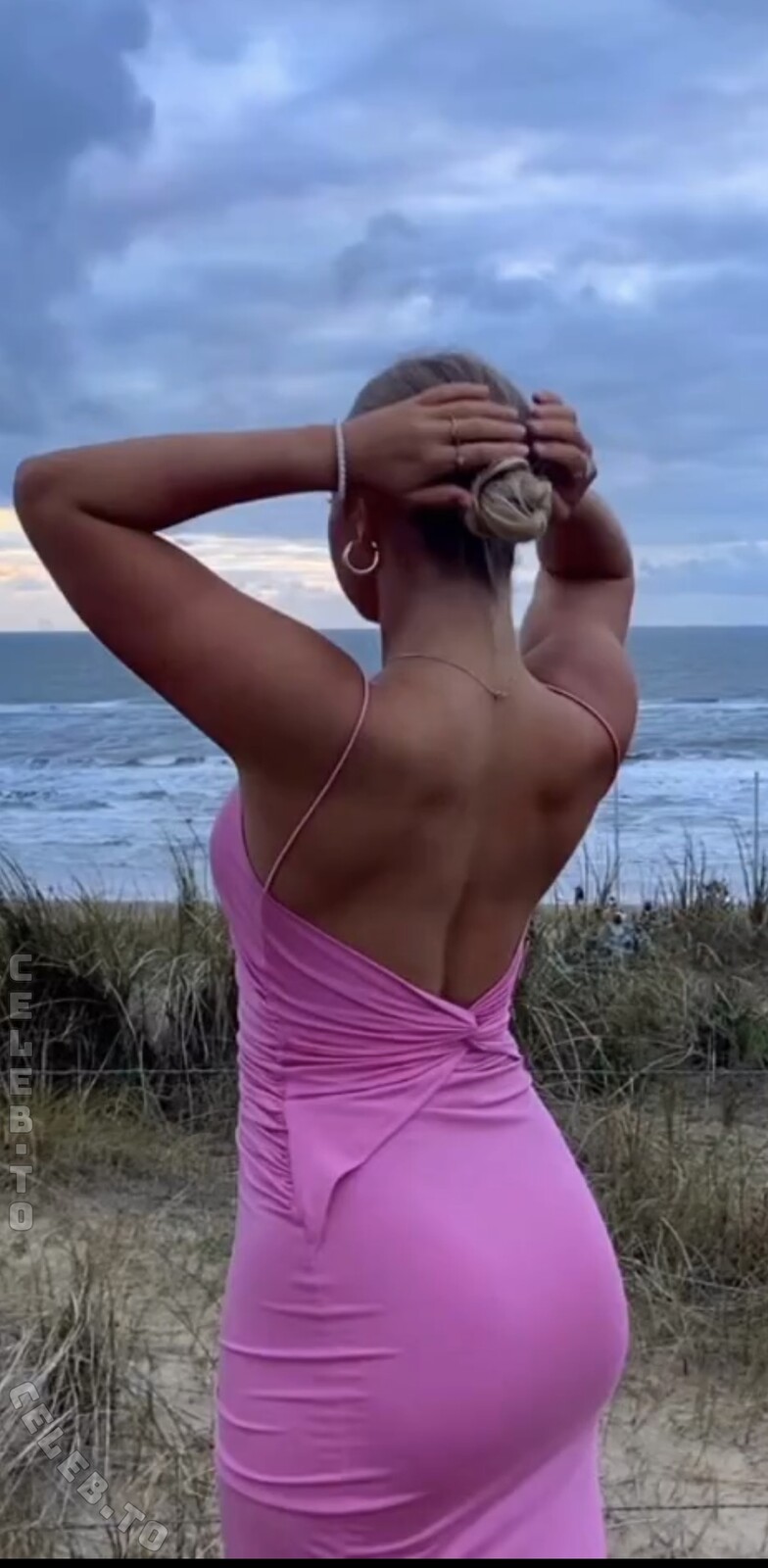 Laura.hsmr nude photo 3