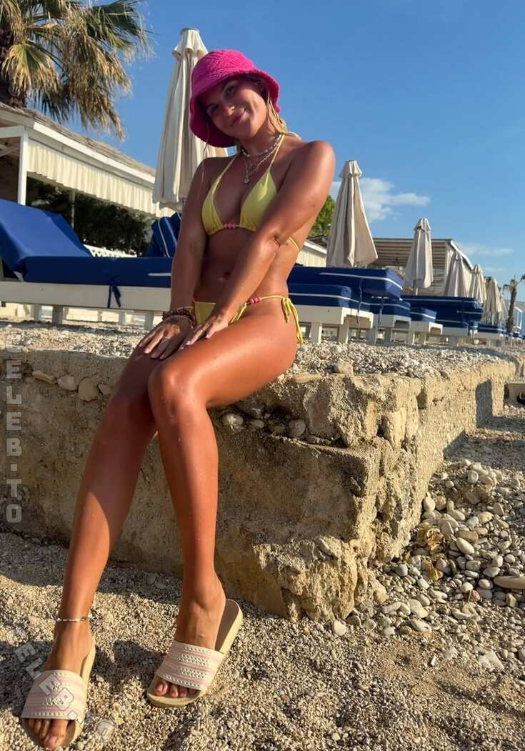_Laura.l_ nude photo 1