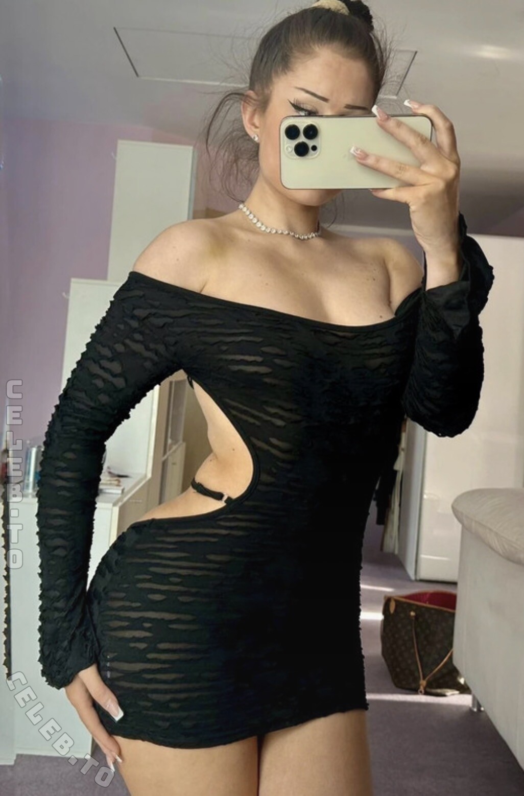 Lauralianajane nude photo 11