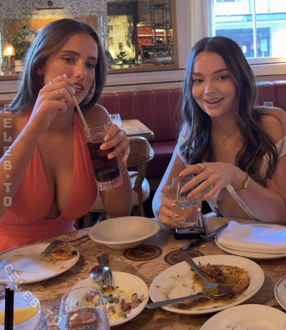 Lauramjj_ nude photo 3