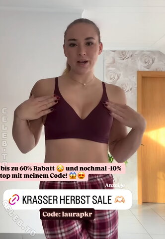 laura__pkr nude photo 7