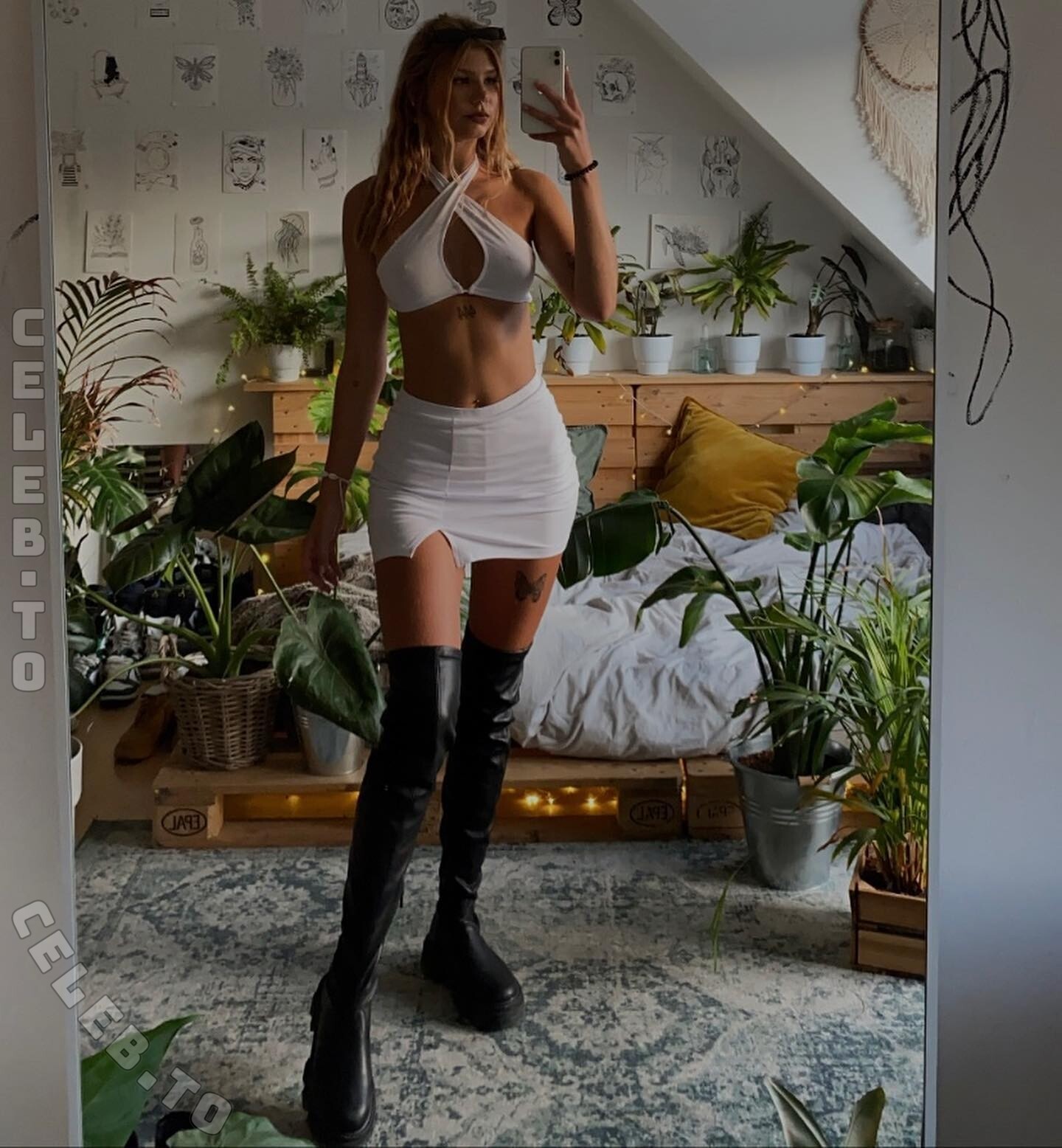 laura.rs nude photo 6