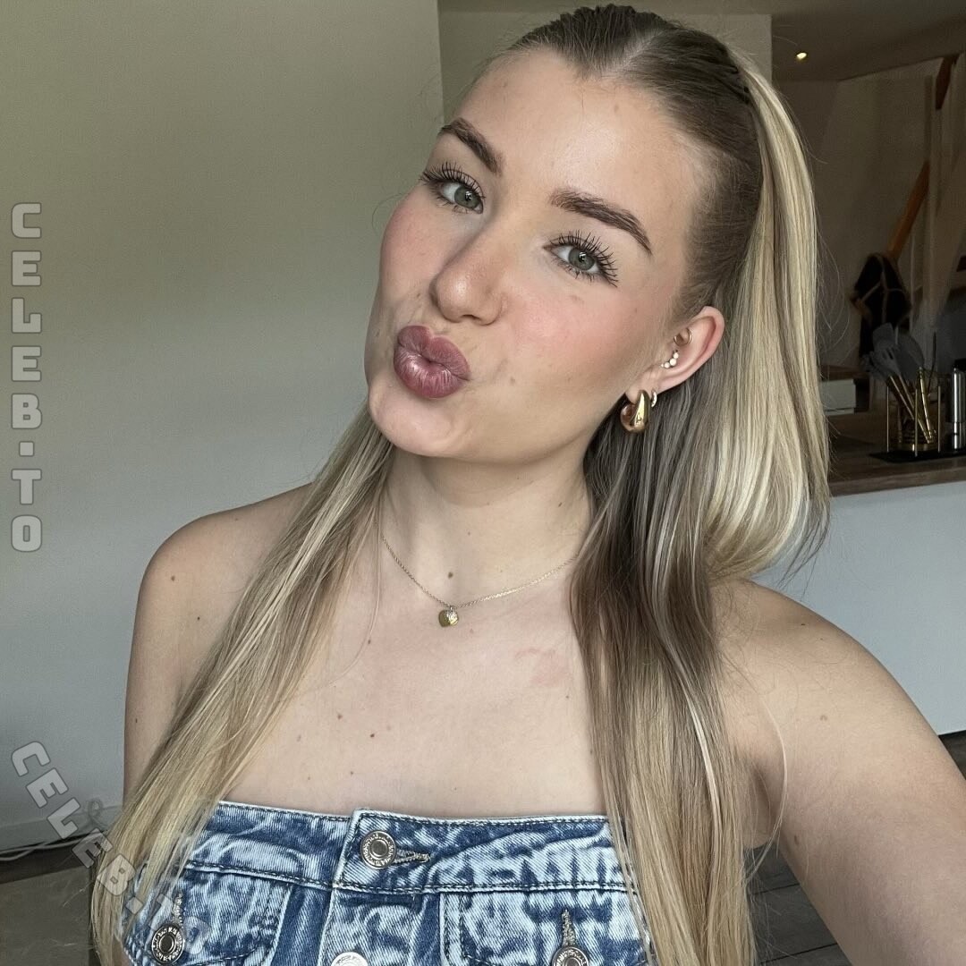 laura_ski nude photo 7