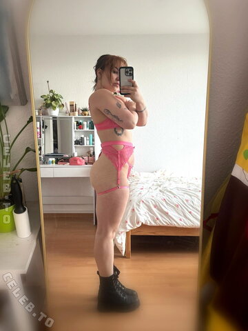 laurassoberlife nude photo 17