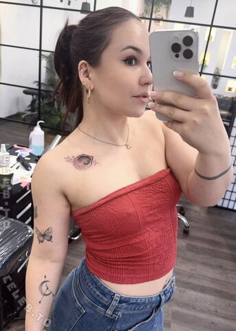 laurassoberlife nude photo 12