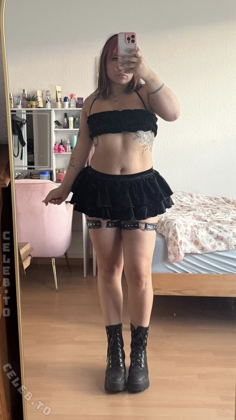 laurassoberlife nude photo 1
