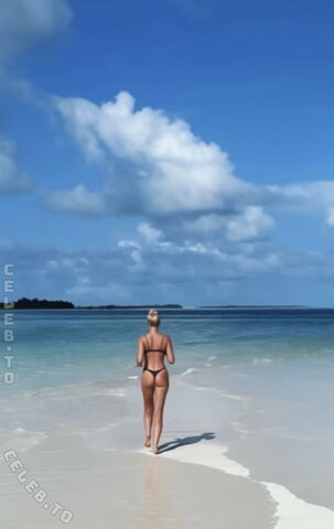 laura.vtsch nude photo 5