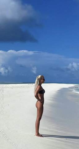 laura.vtsch nude photo 1