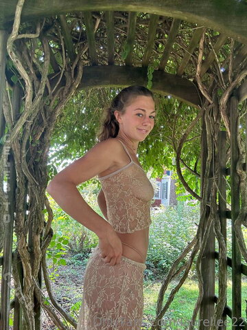 Laurel Moyer nude photo 8