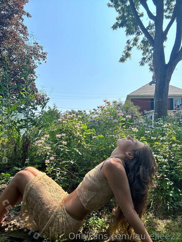 Laurel Moyer nude photo 7