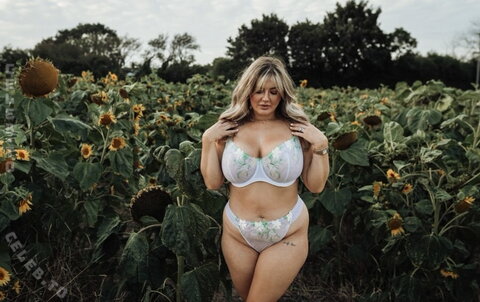 Lauren Edge photo 1