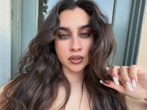 Lauren Jauregui nude photo 16