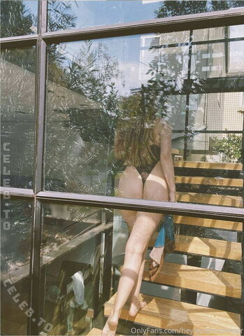 Lauren Summer nude photo 9