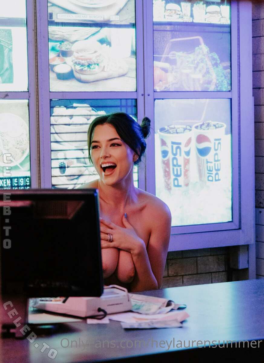 Lauren Summer nude photo 8