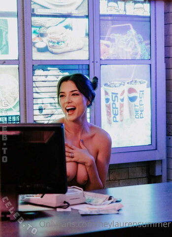 Lauren Summer nude photo 1