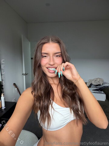 Lauren nude photo 2