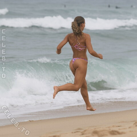 Lauriane Lamperim nude photo 8