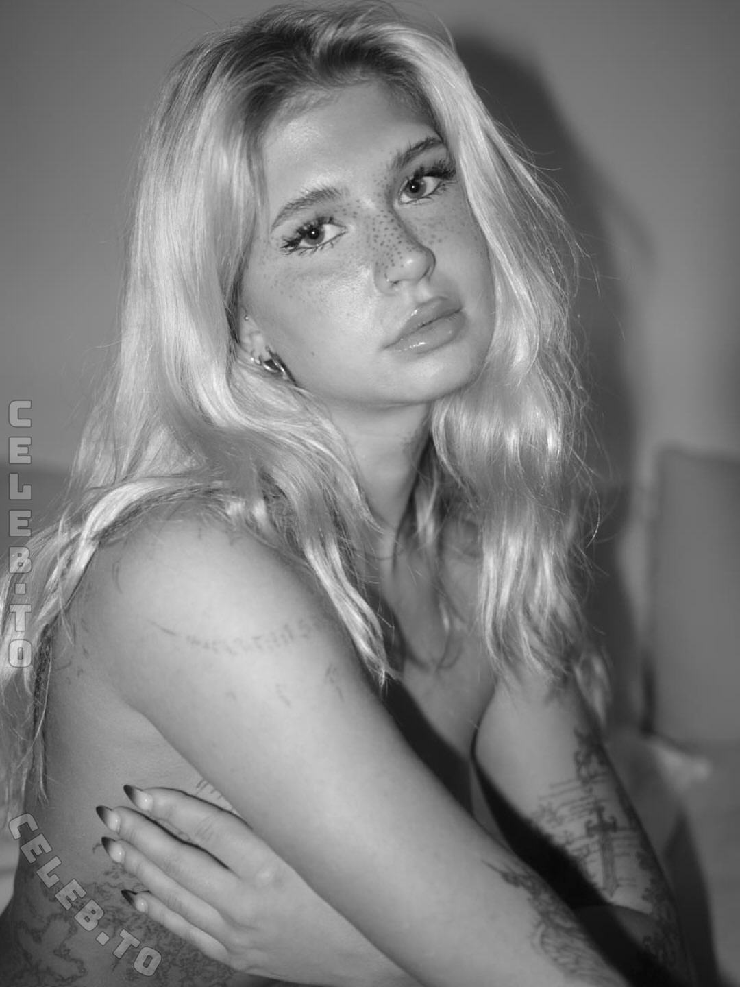 Lavinia Yakira nude photo 6