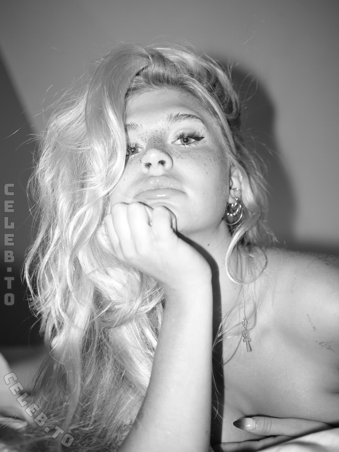 Lavinia Yakira nude photo 7