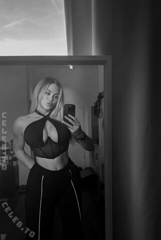 Lavrasophie nude photo 4