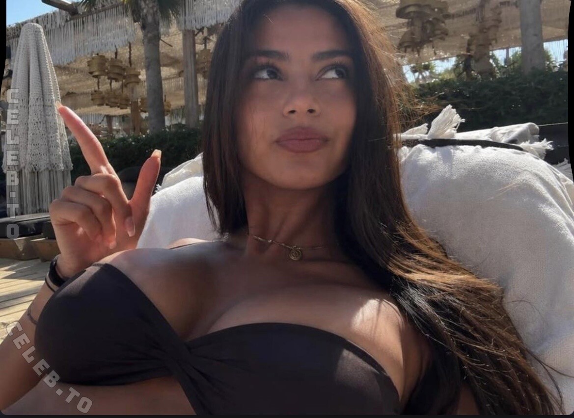 laynasacino nude photo 2