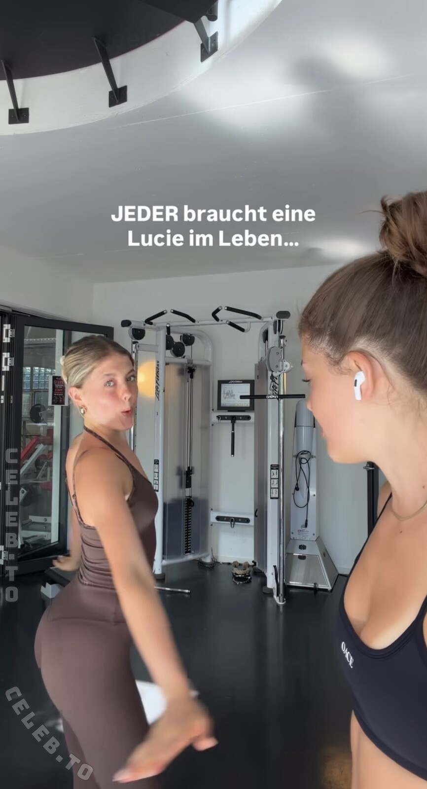 Lea Alena nude photo 3