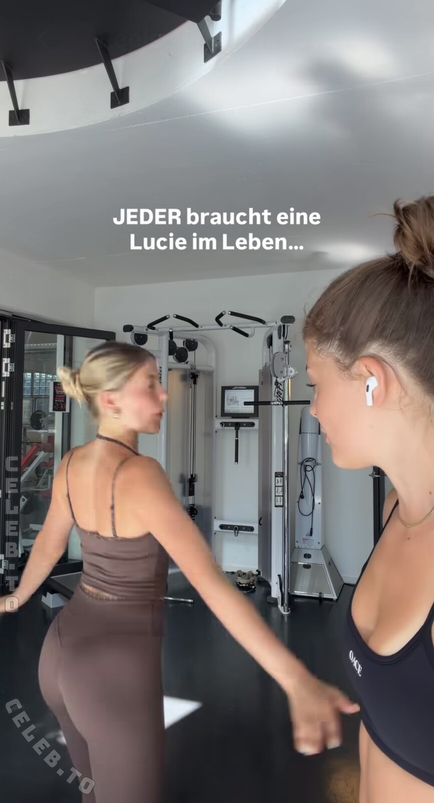 Lea Alena nude photo 4