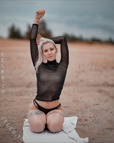 Lea Beuchelt nude photo 17