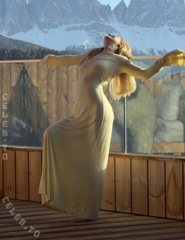 Lea Breuer nude photo 55