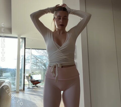 Lea Breuer nude photo 44