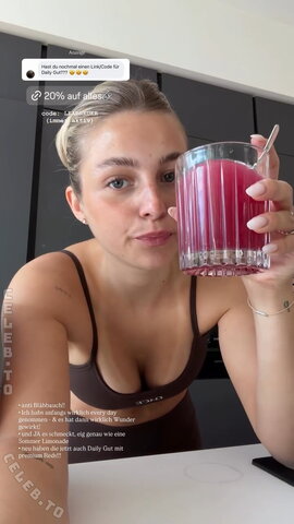 Lea Breuer nude photo 34