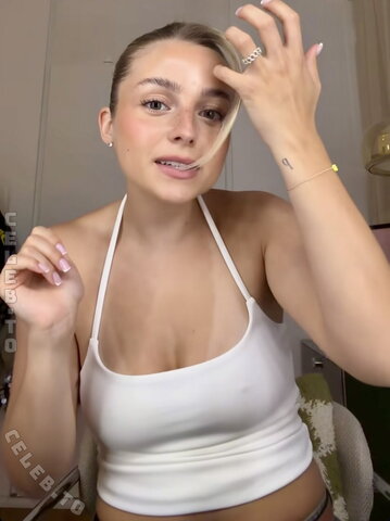 Lea Breuer nude photo 19