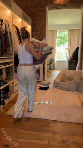 Lea Breuer nude photo 10