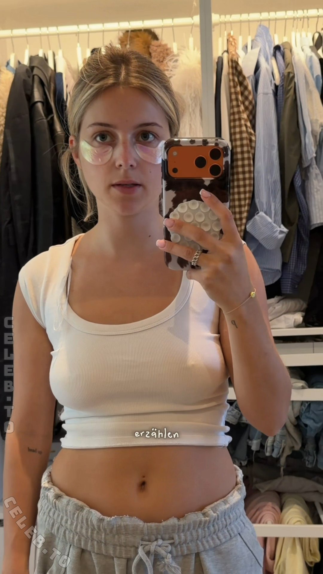 Lea Breuer nude photo 2