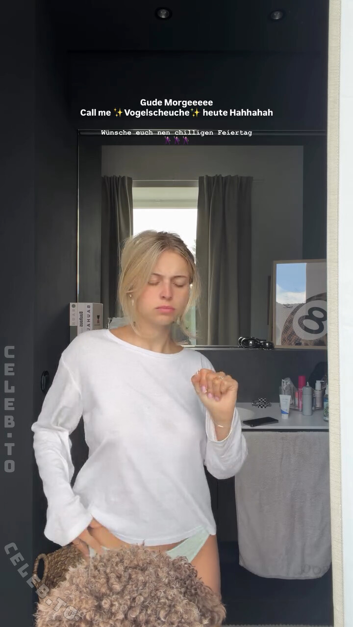 Lea Breuer nude photo 4