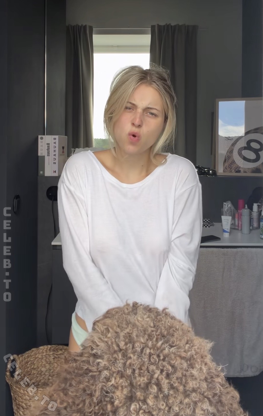 Lea Breuer nude photo 1