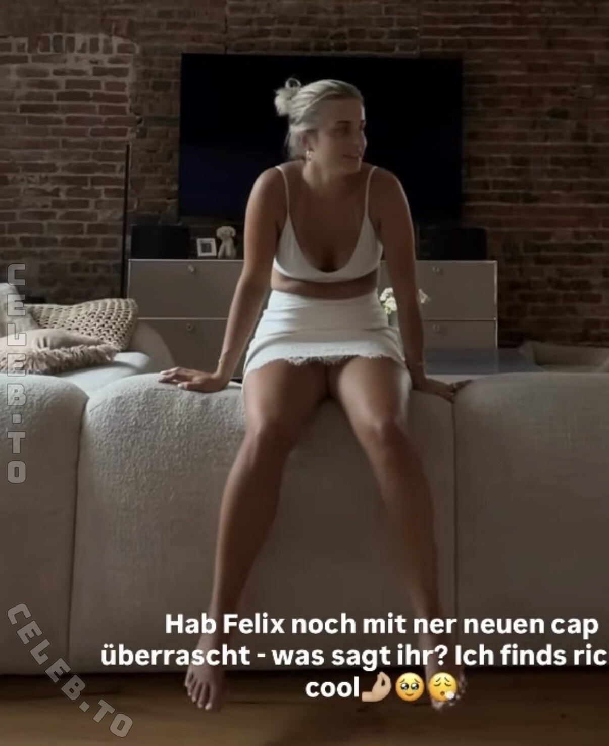Lea Breuer nude photo 2