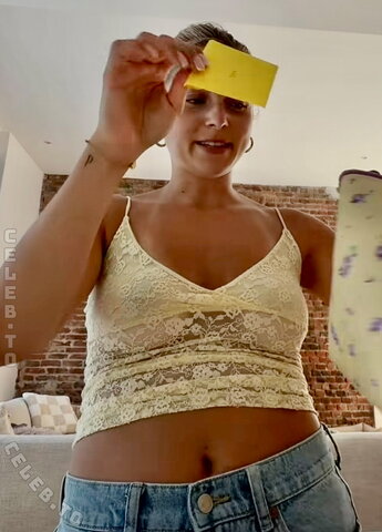 Lea Breuer nude photo 11