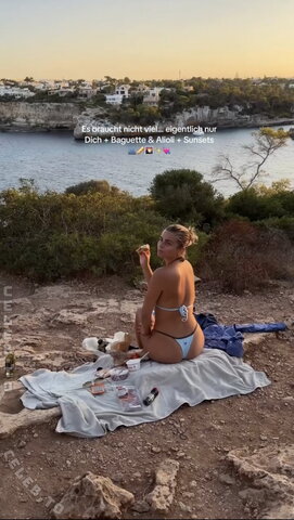 Lea Breuer – Lea in the turquoise bikini 🩵👙 also nicely shows off the bikini bottoms! (Story/Reel)