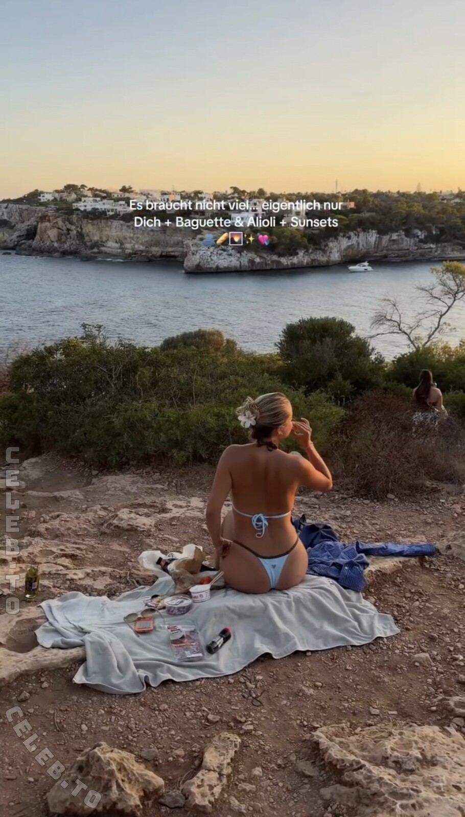 Lea Breuer nude photo 2