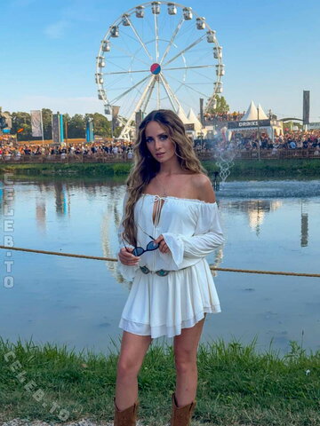 Lea Katharina Maria nude photo 31