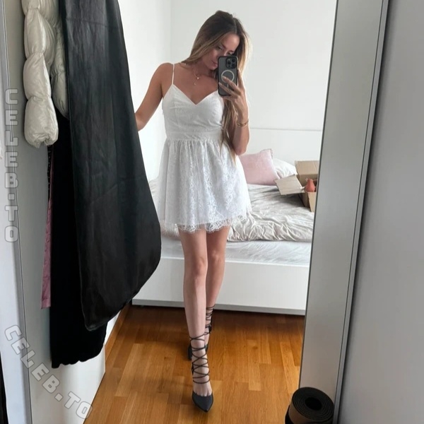 Lea Katharina Maria nude photo 5