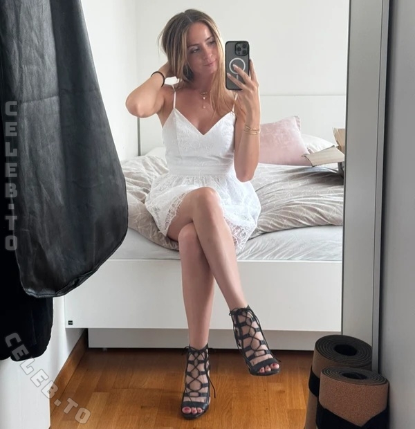 Lea Katharina Maria nude photo 9