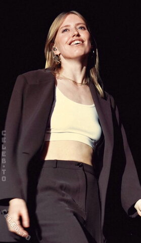 Lea-Marie Becker photo 3